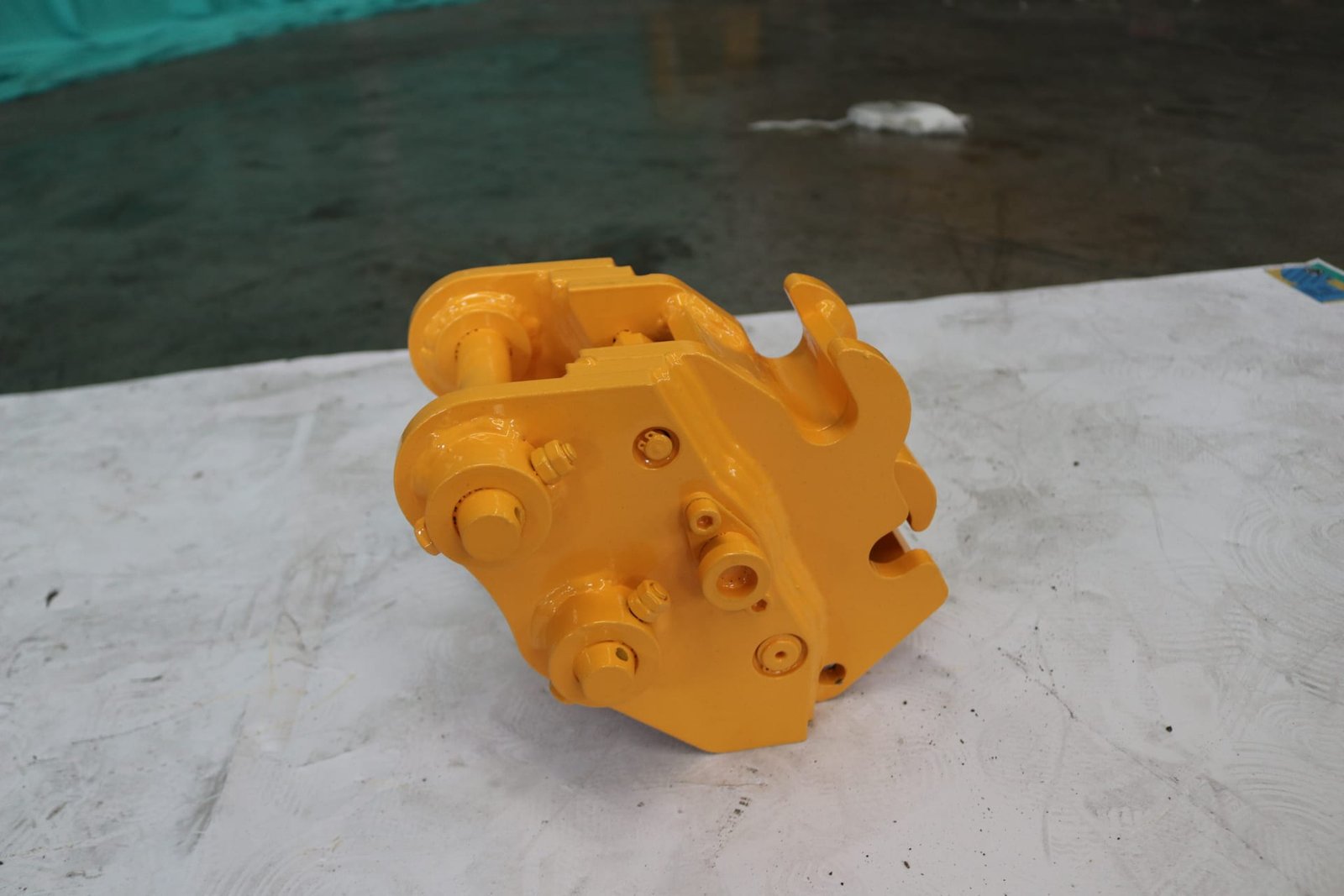 Semi-Automatic Quick Coupler
